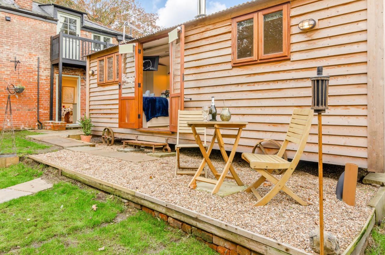 Hayloft And Shepherds Hut In Norfolk Broads With Fire Pit And Bbq From Ginger And Gold Ranworth エクステリア 写真