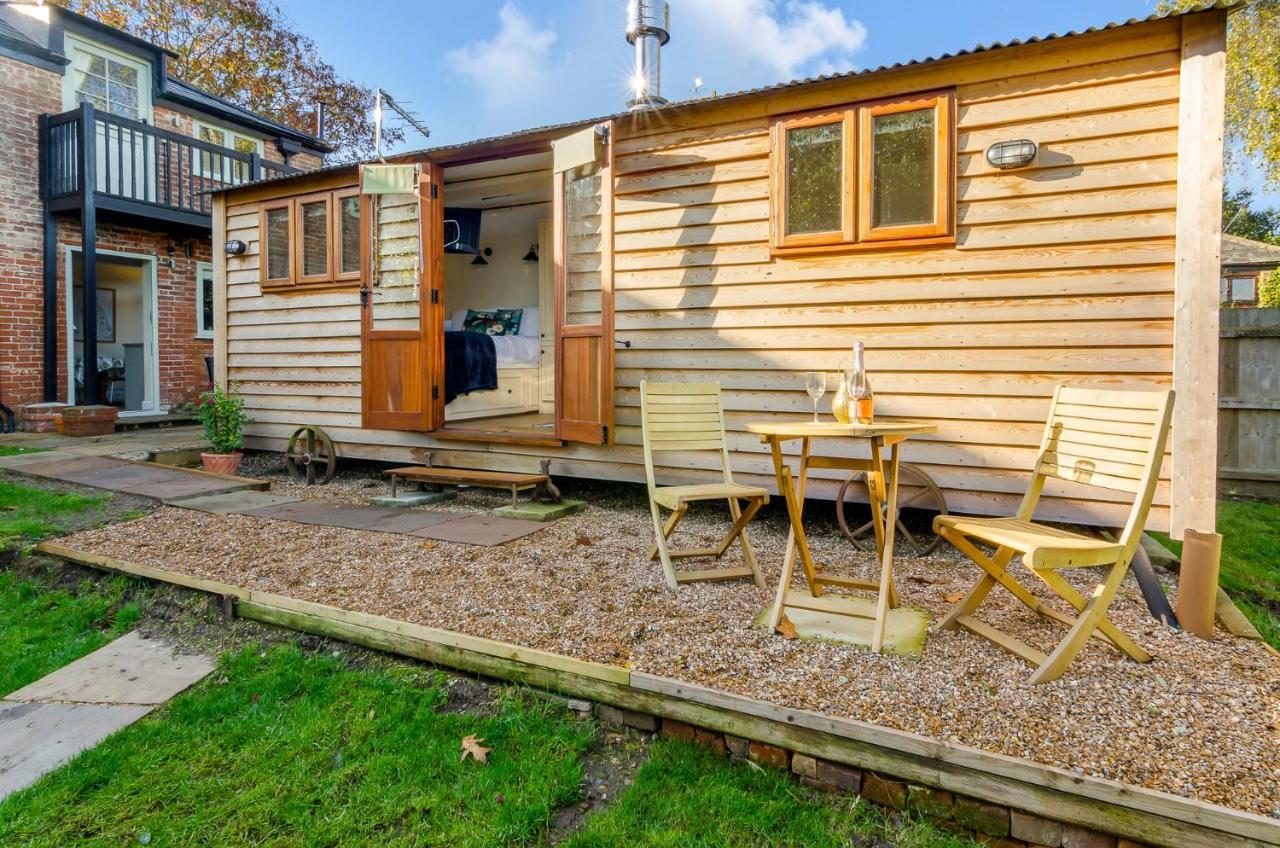 Hayloft And Shepherds Hut In Norfolk Broads With Fire Pit And Bbq From Ginger And Gold Ranworth エクステリア 写真