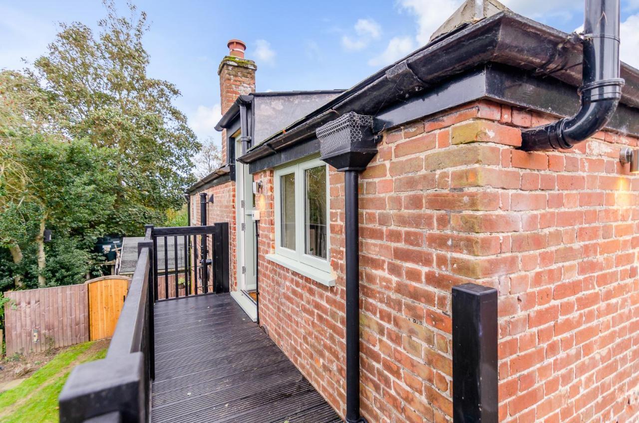 Hayloft And Shepherds Hut In Norfolk Broads With Fire Pit And Bbq From Ginger And Gold Ranworth エクステリア 写真