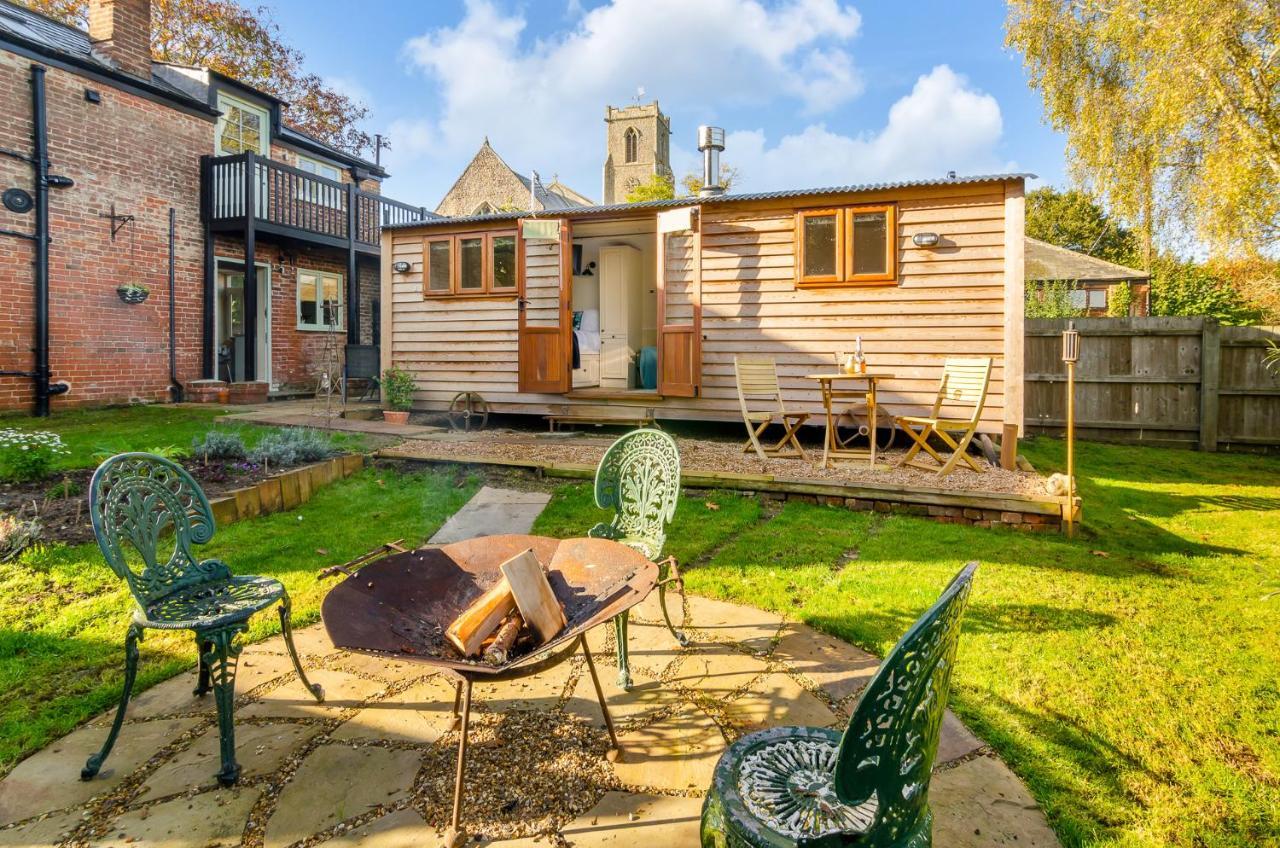 Hayloft And Shepherds Hut In Norfolk Broads With Fire Pit And Bbq From Ginger And Gold Ranworth エクステリア 写真