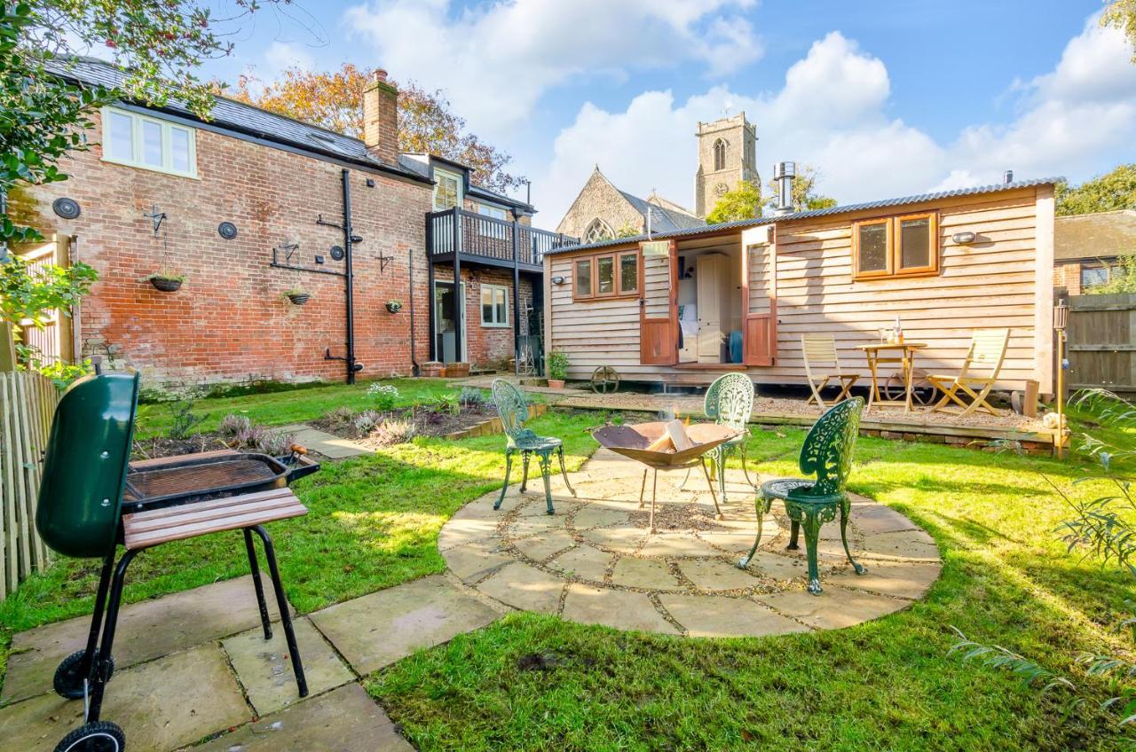 Hayloft And Shepherds Hut In Norfolk Broads With Fire Pit And Bbq From Ginger And Gold Ranworth エクステリア 写真