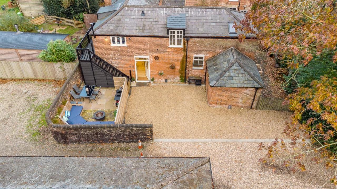 Hayloft And Shepherds Hut In Norfolk Broads With Fire Pit And Bbq From Ginger And Gold Ranworth エクステリア 写真