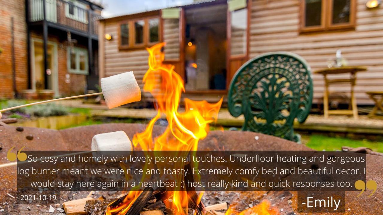 Hayloft And Shepherds Hut In Norfolk Broads With Fire Pit And Bbq From Ginger And Gold Ranworth エクステリア 写真